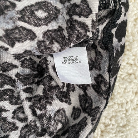 Turtleneck leopard print top, size XL - Picture 2 of 5